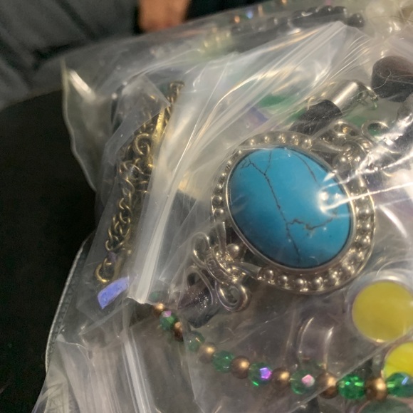 Lot #3  1# bag assorted jewelry - Picture 5 of 8